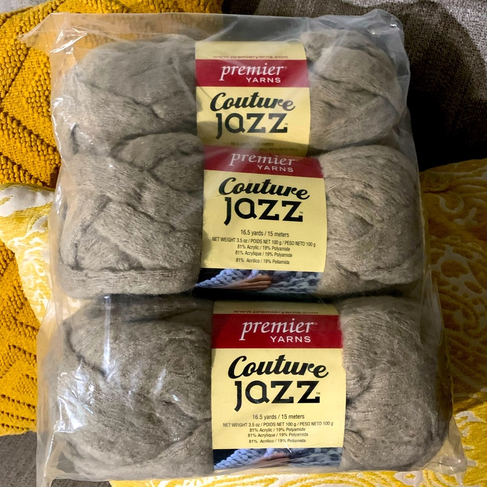 Couture Jazz premier jumbo yarn 24 pack Beige